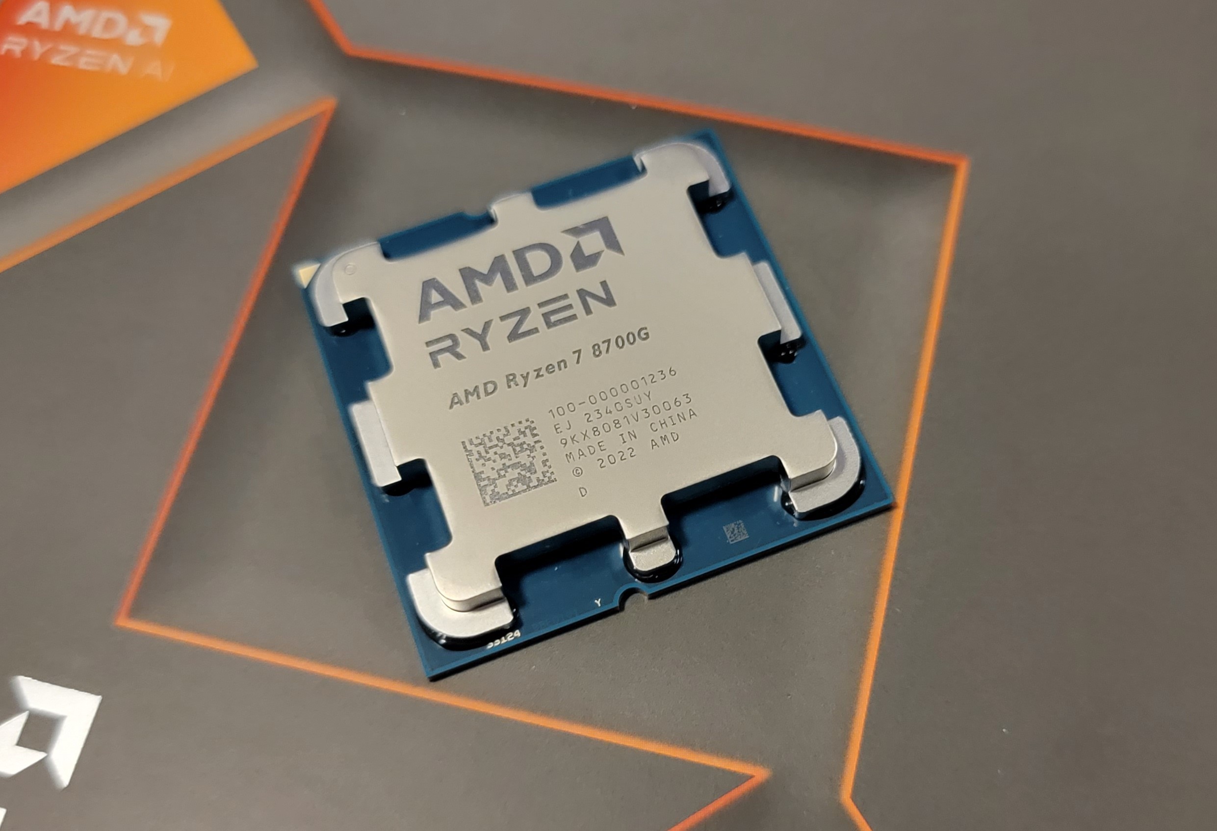 AMD Processeur Ryzen 7 8700G 5.15GHz Socket AM5 8 Cœurs avec Ventirad Wraith Spire