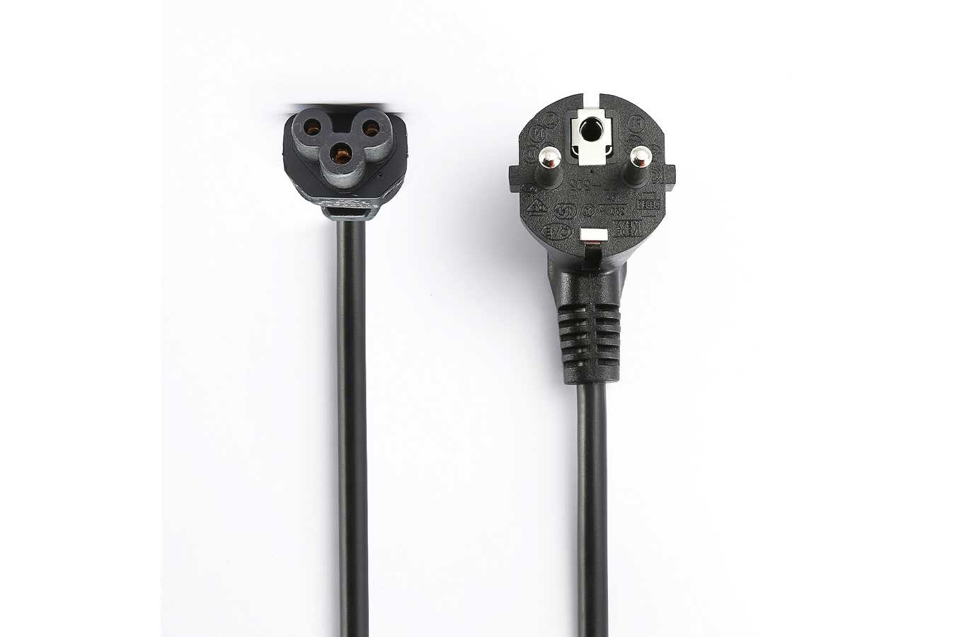 Diffusion Modèle du produit : CABLE D'ALIMENTATION SECTEUR 3 PÔLES TREFLE 2,5 M NOIR