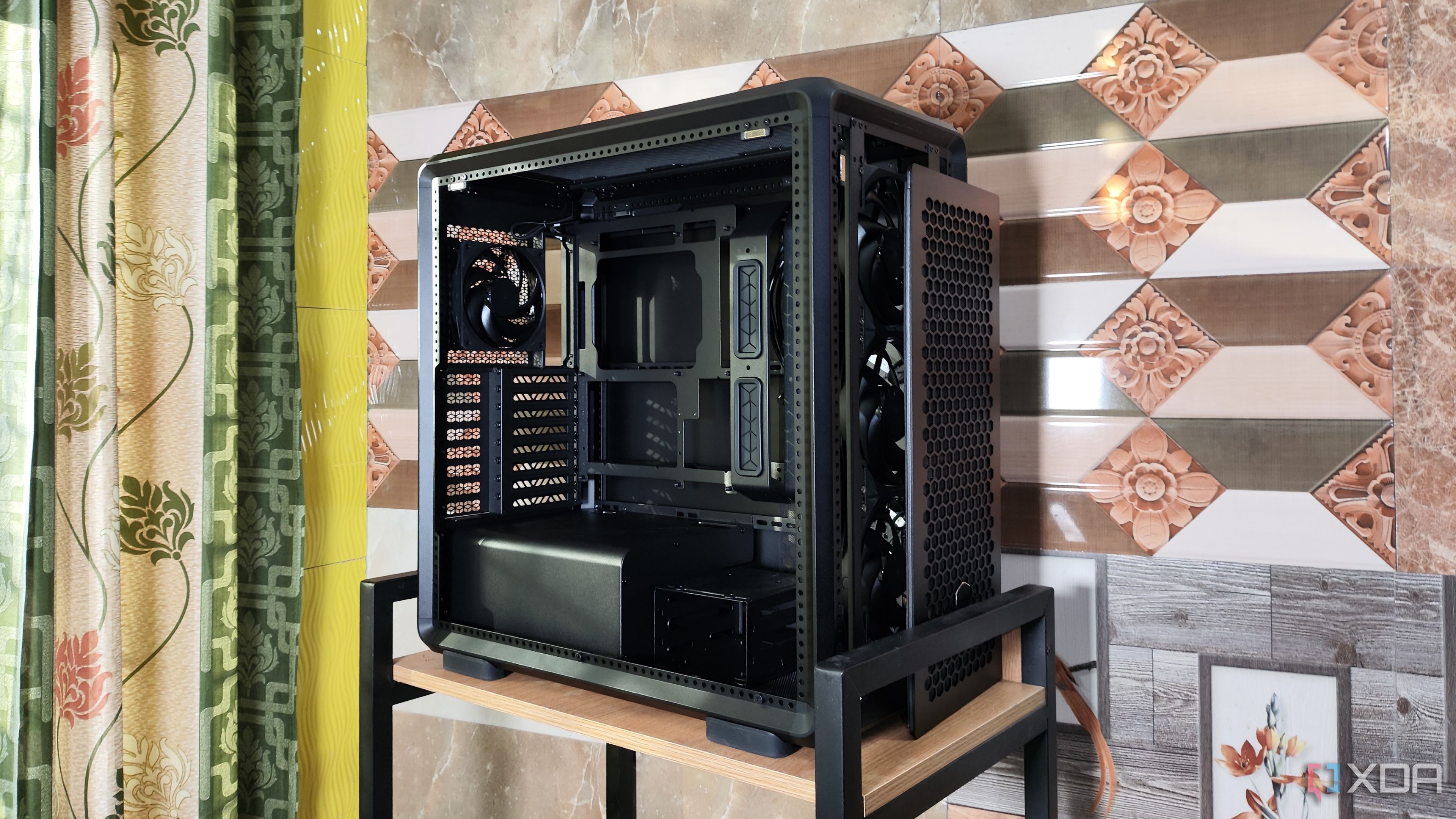 COOLER MASTER MasterFrame 600 Mesh Black ARGB
