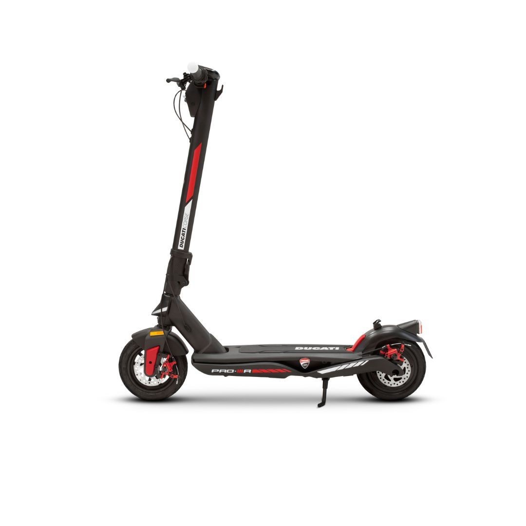 DUCATI Trottinette  PRO3R avec clignotants Cadre Mag  Moteur 500W 28Nm Pneu 10''