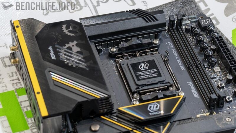 ASROCK X870E Taichi OCF          AM5 ATX  HDMI/USB-C    DDR5